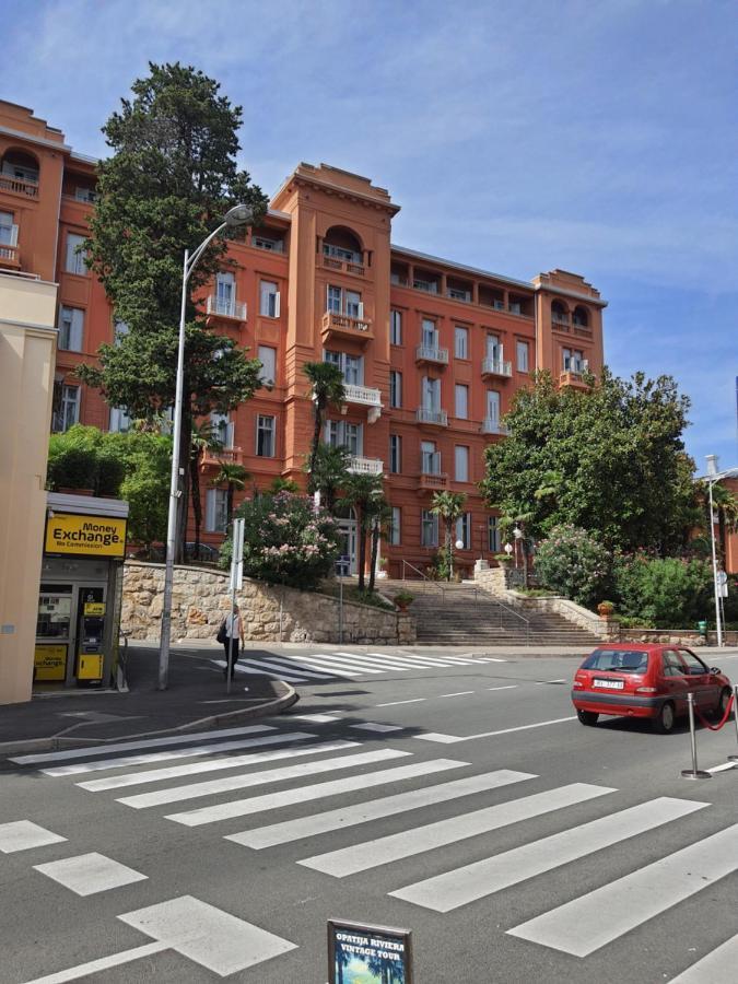Family Apartment Center Опатия Екстериор снимка
